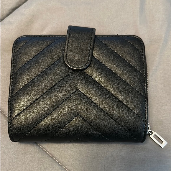 GUESS Black Women's Wallet - Picture 2 of 4